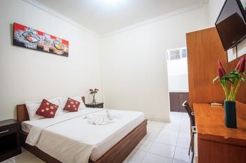 Pondok Anyar Hotel 2*