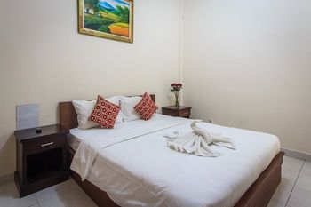 Pondok Anyar Hotel 2*