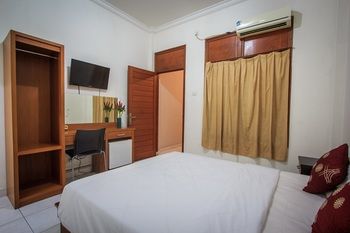 Pondok Anyar Hotel 2*