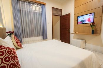 Pondok Anyar Hotel 2*