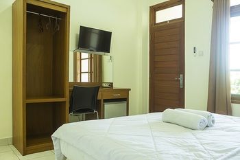 Pondok Anyar Hotel 2*