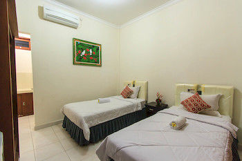 Pondok Anyar Hotel 2*