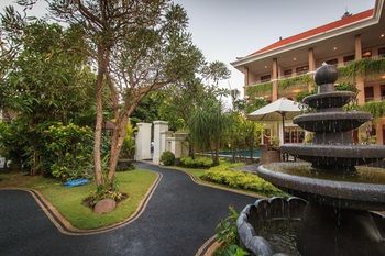 Pondok Anyar Hotel 2*