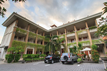 Pondok Anyar Hotel 2*