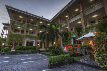 Pondok Anyar Hotel 2*