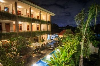 Pondok Anyar Hotel 2*