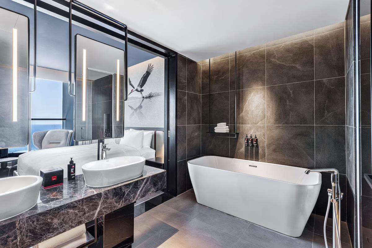 Radisson RED Danang 5*