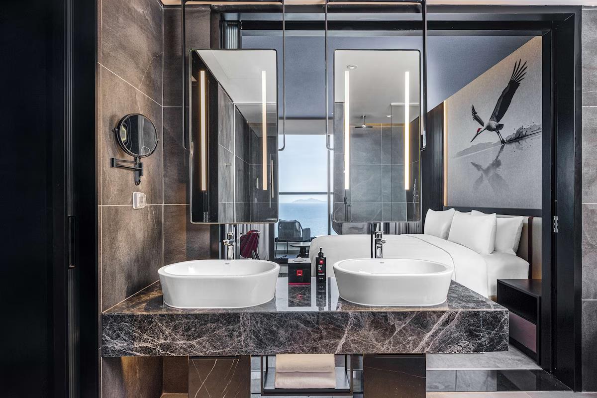 Radisson RED Danang 5*