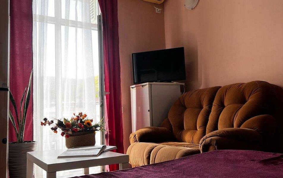 Отель Небуг 0*