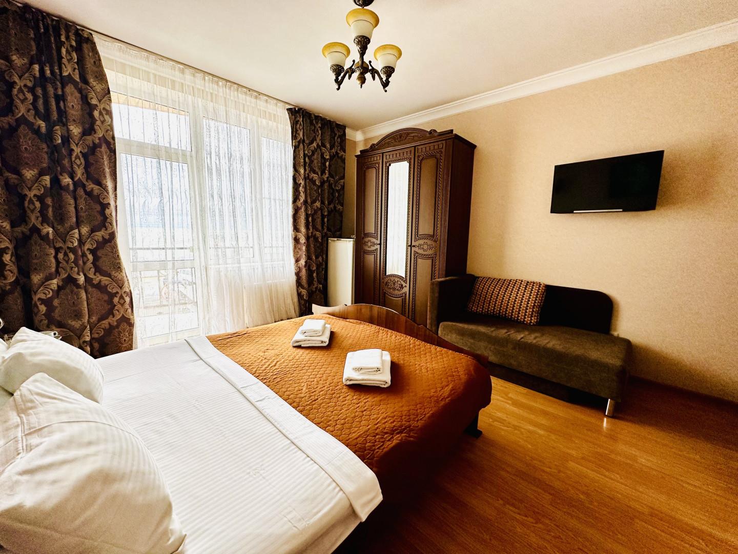 Эльбрус (ул. Просвещения) 0*