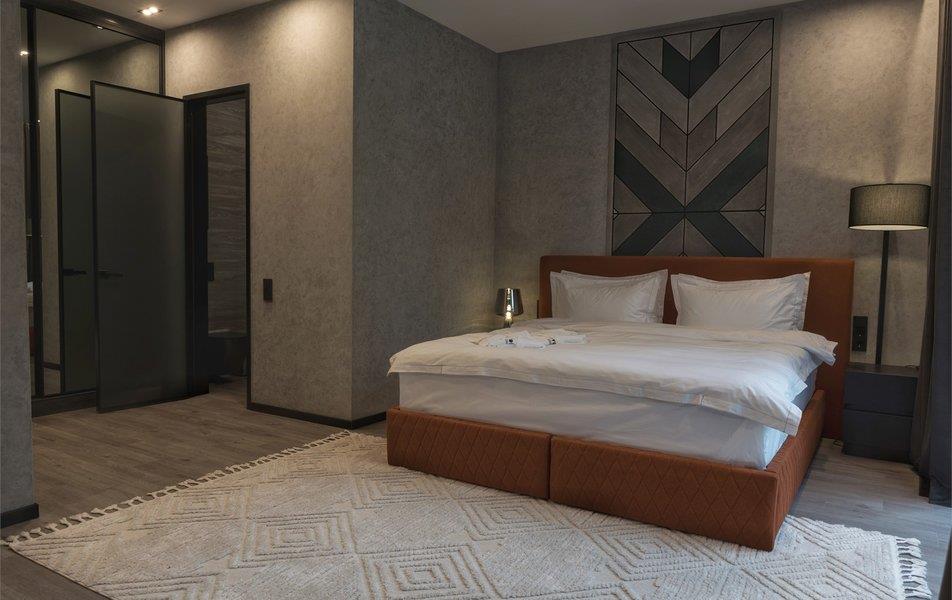 Хвоя в горах 5*