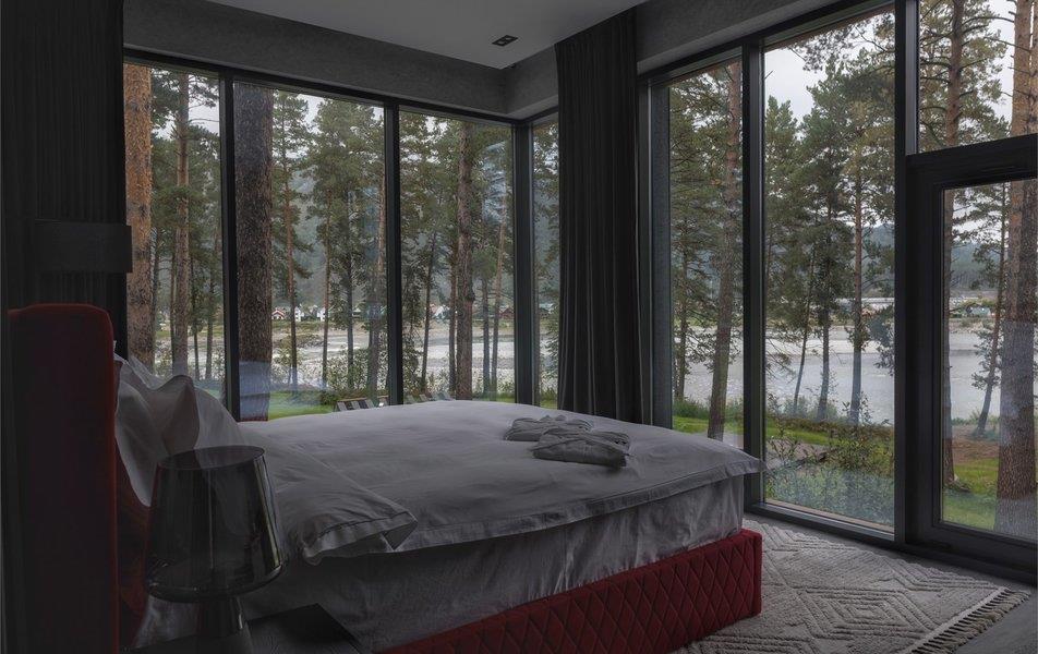 Хвоя в горах 5*