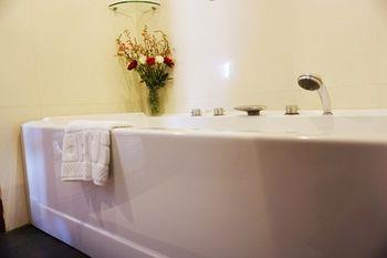 Kin Hotel Thai Van Lung 4*