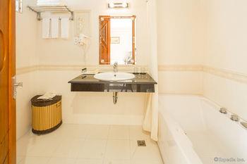 Kin Hotel Thai Van Lung 4*