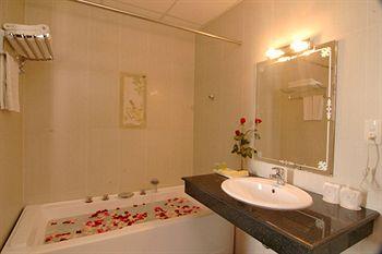 Kin Hotel Thai Van Lung 4*