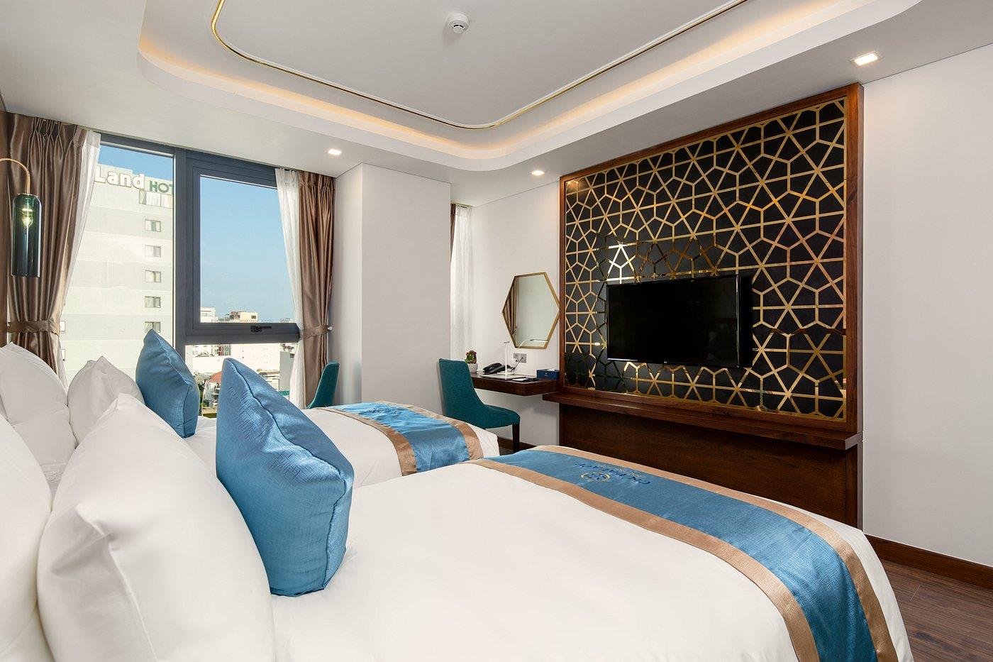 CN Palace Boutique Hotel 4*