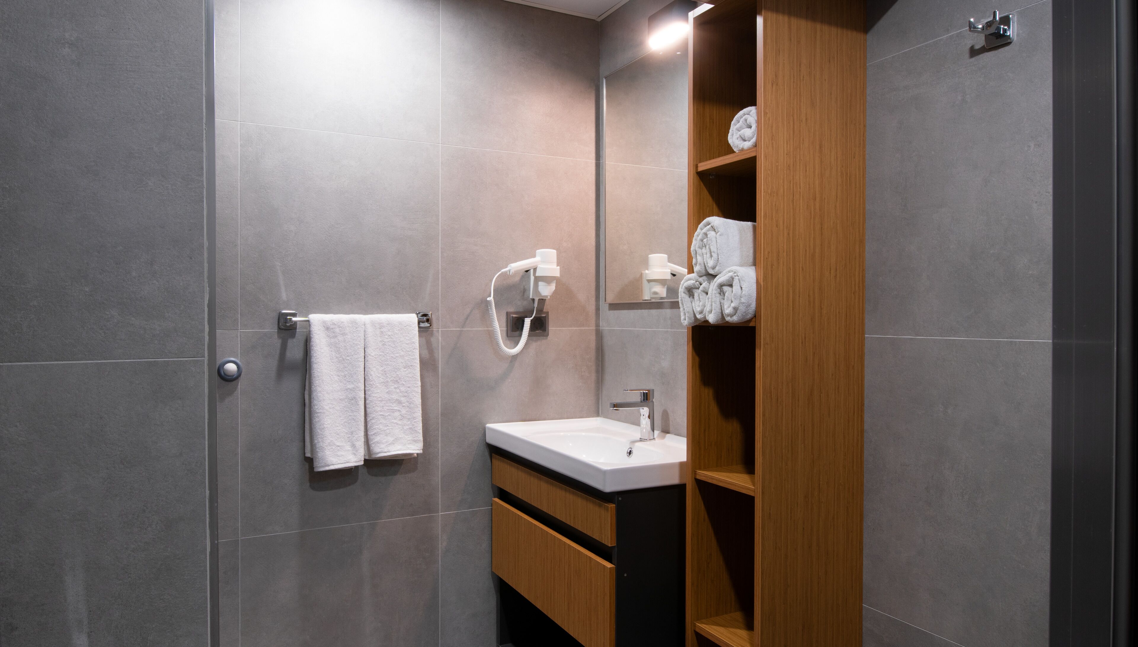 Opera Suites 0*