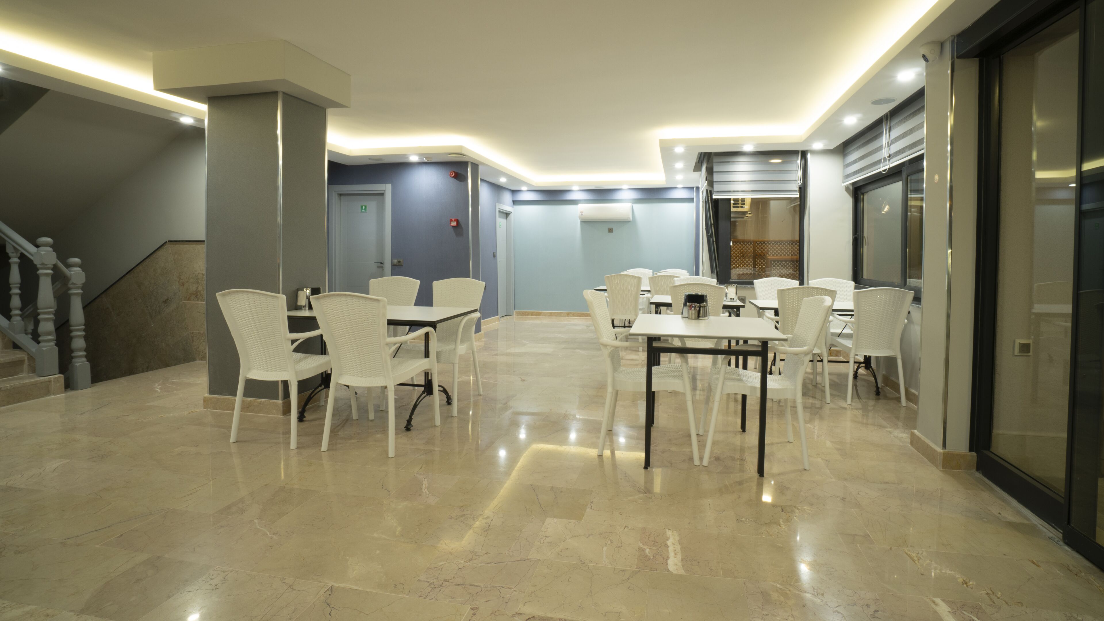 Opera Suites 0*