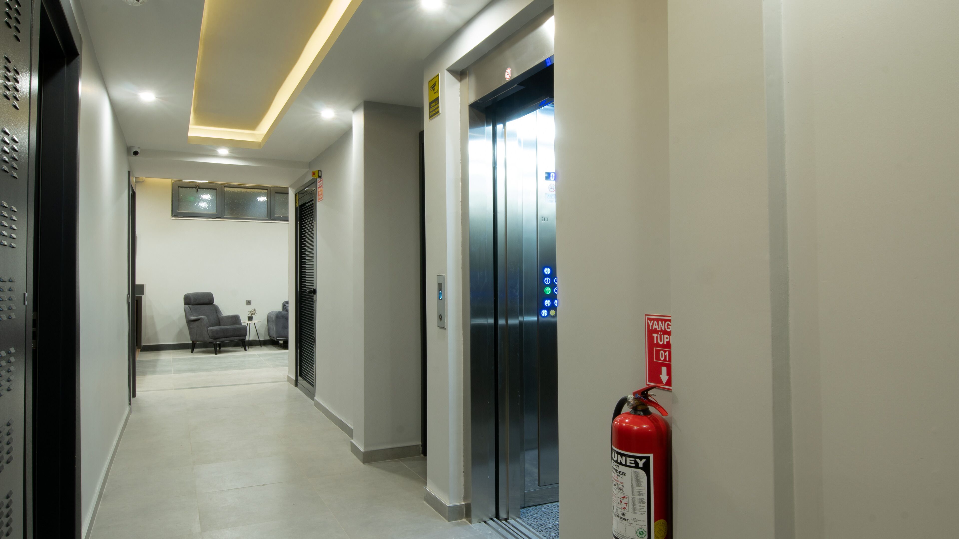 Opera Suites 0*