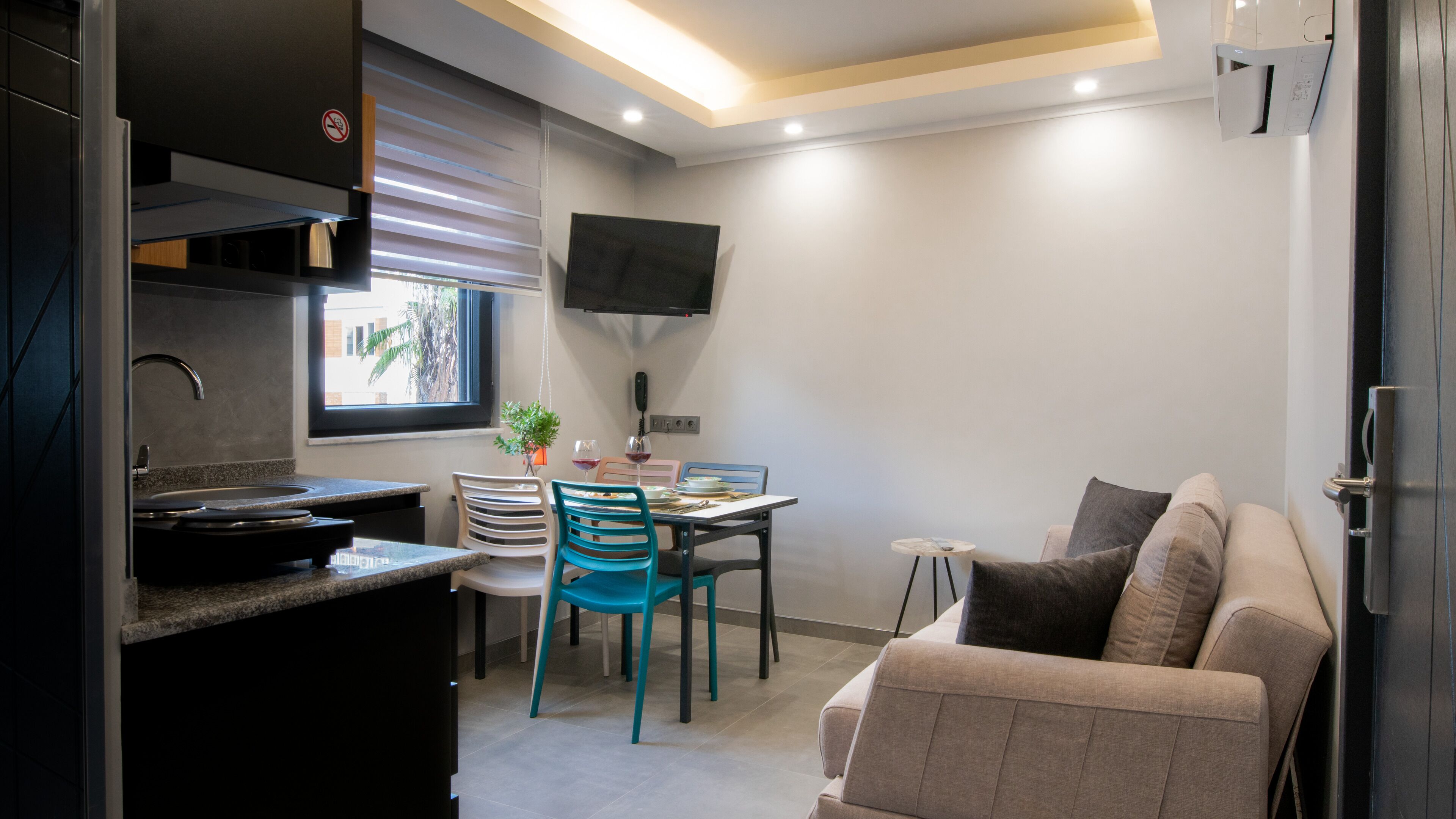 Opera Suites 0*