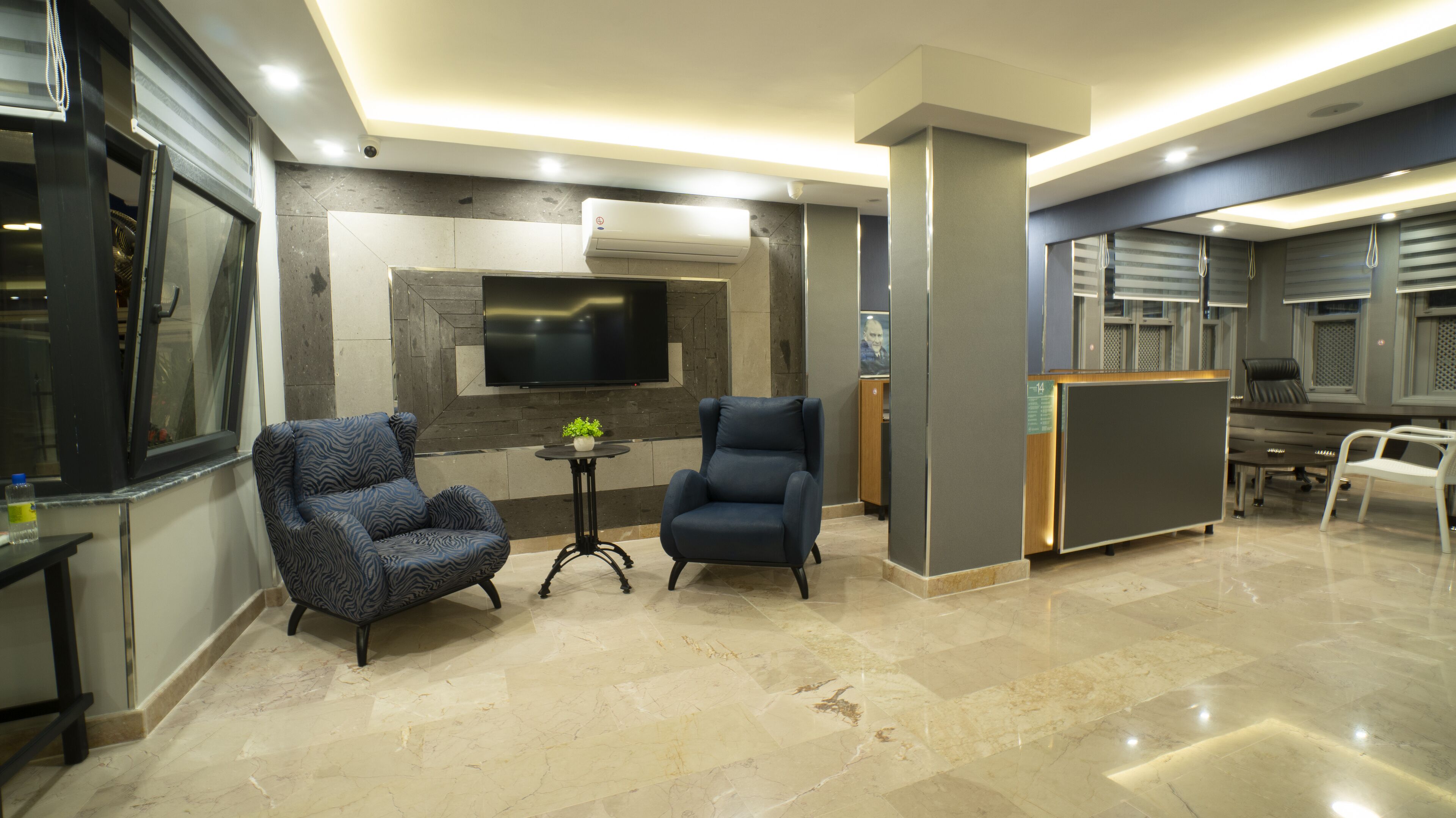 Opera Suites 0*