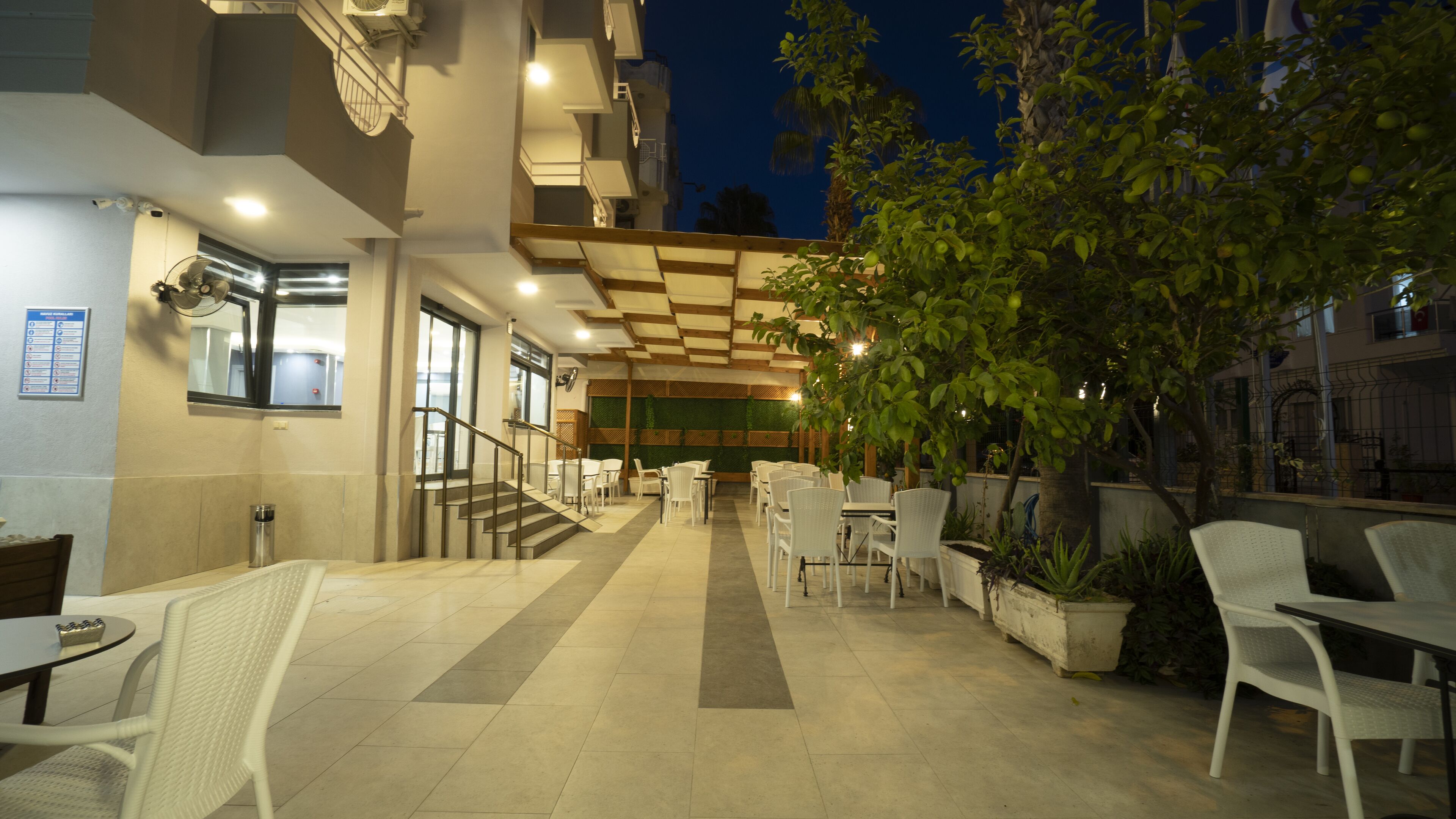 Opera Suites 0*