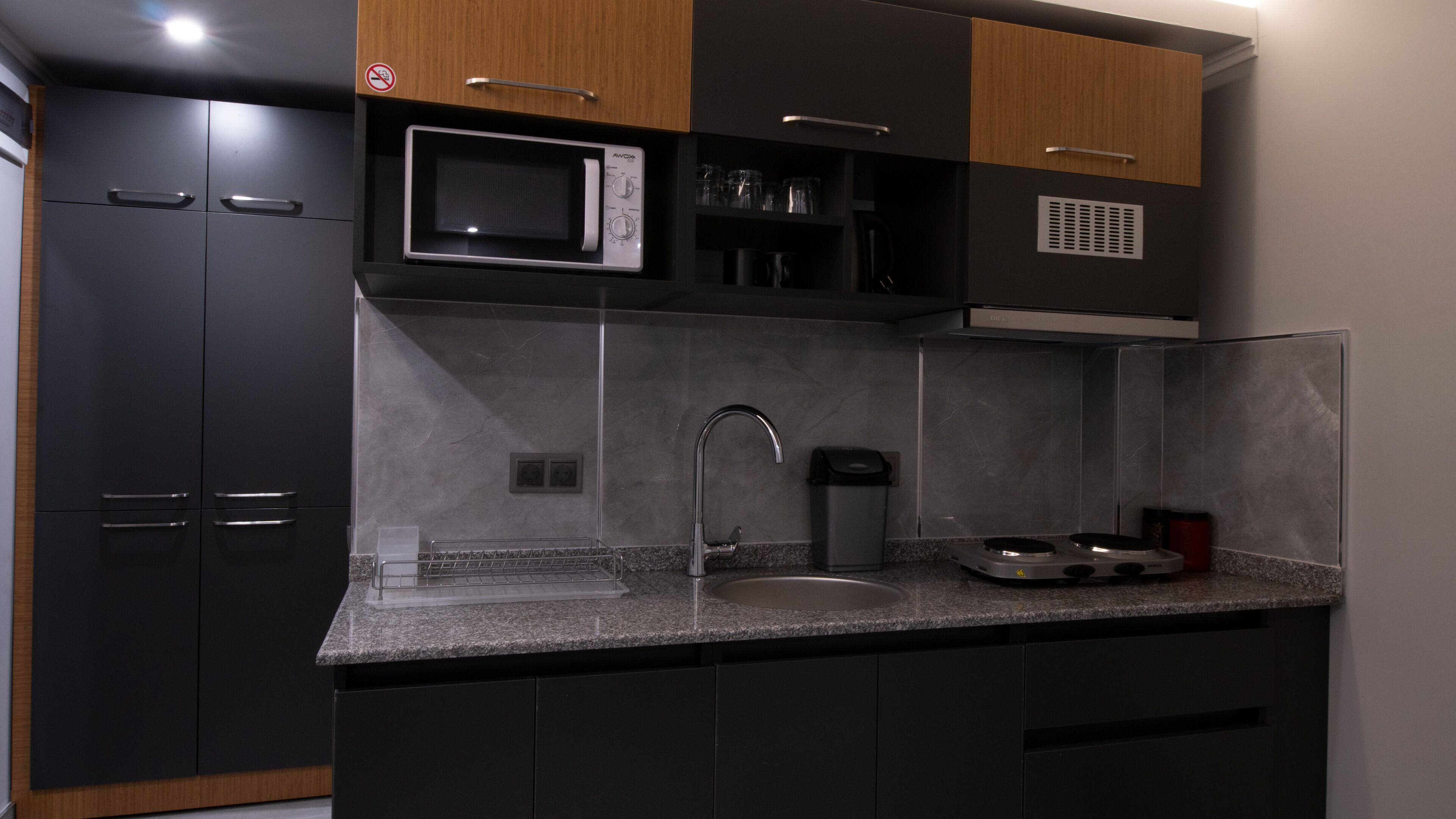 Opera Suites 0*