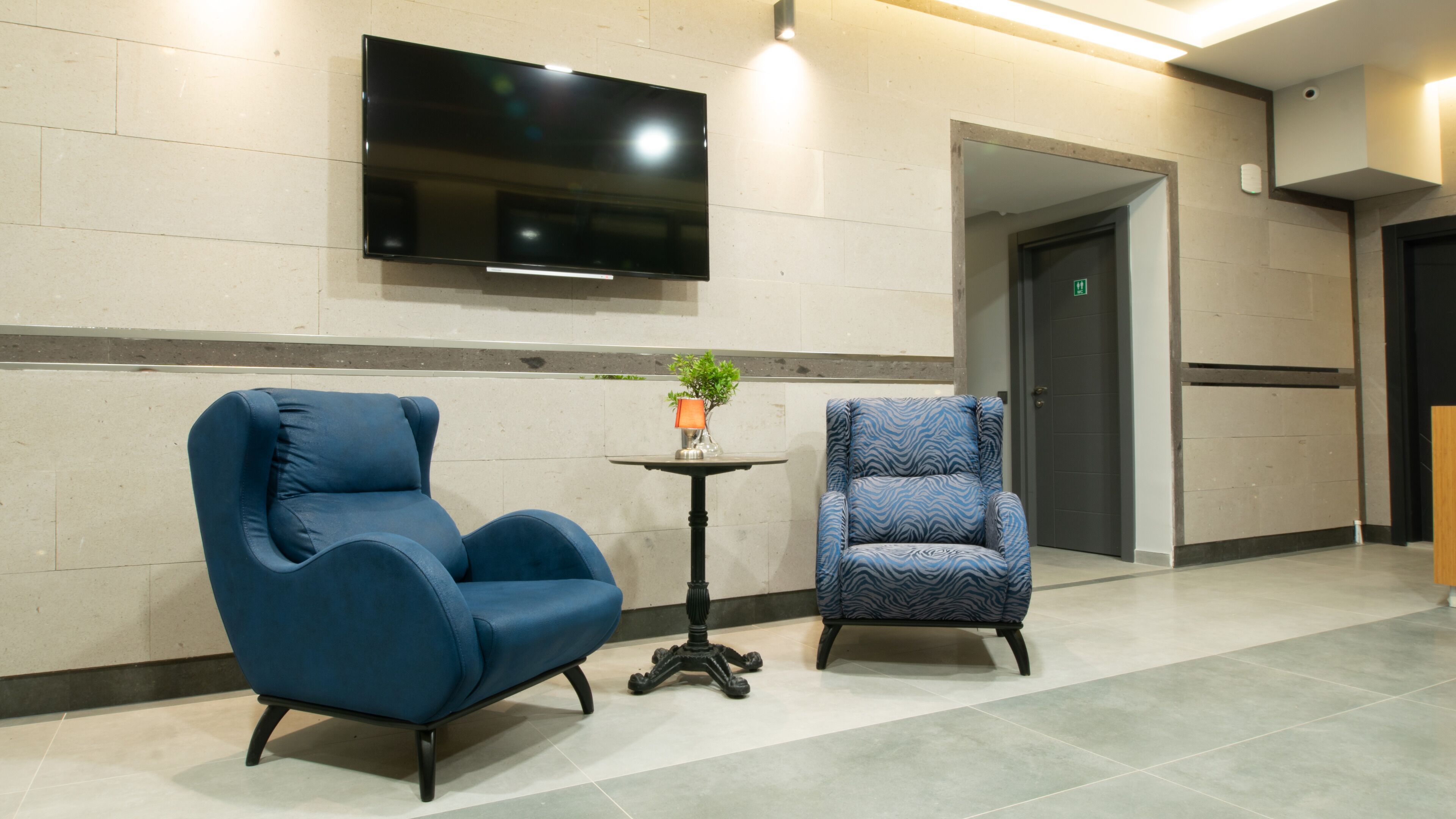 Opera Suites 0*