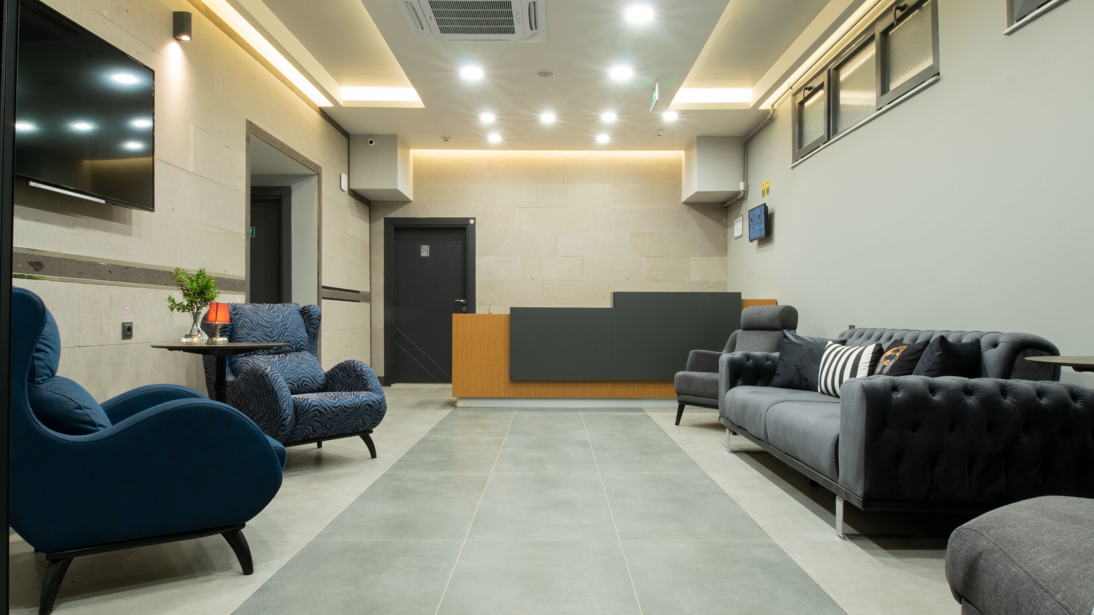 Opera Suites 0*
