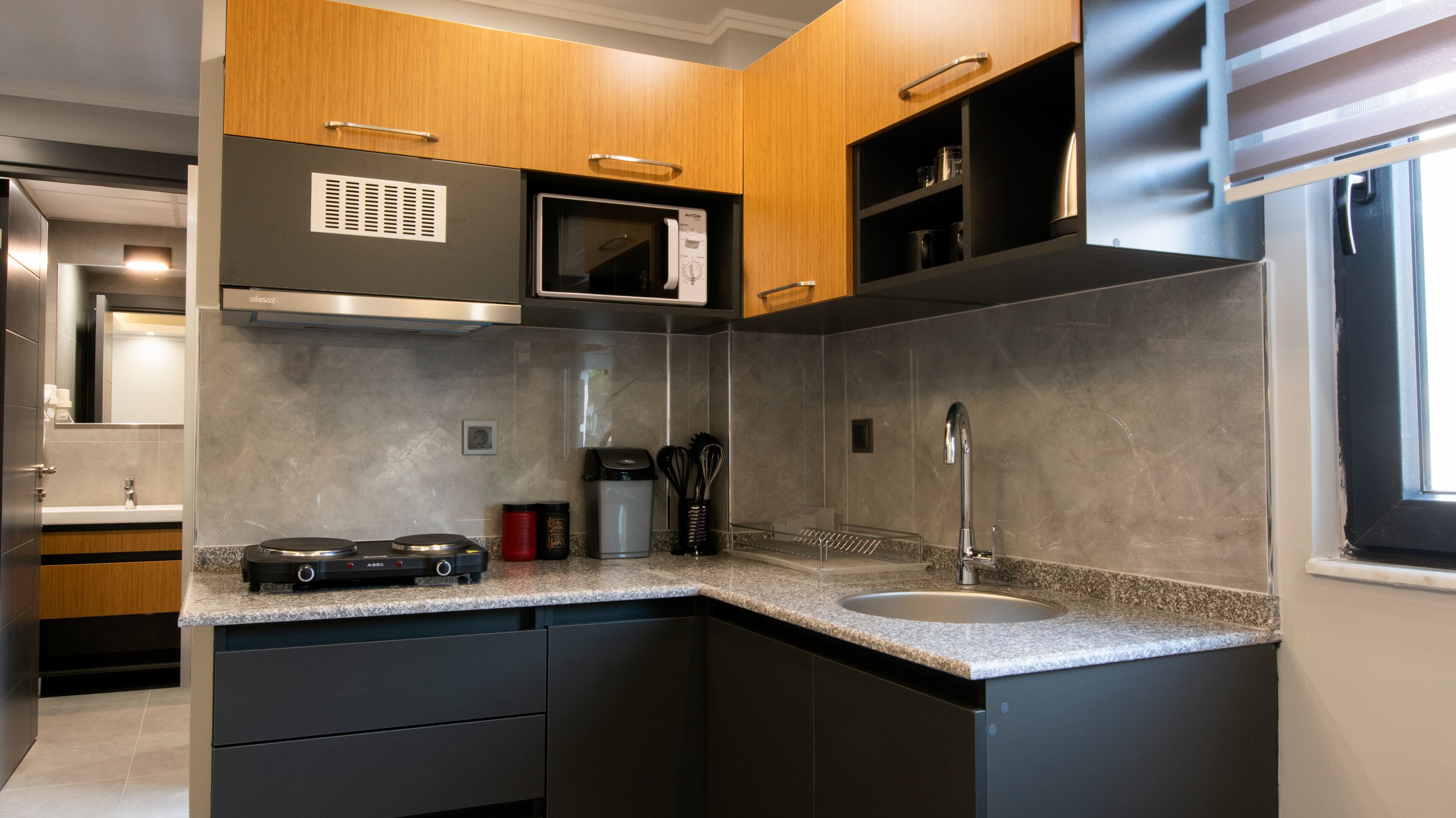 Opera Suites 0*