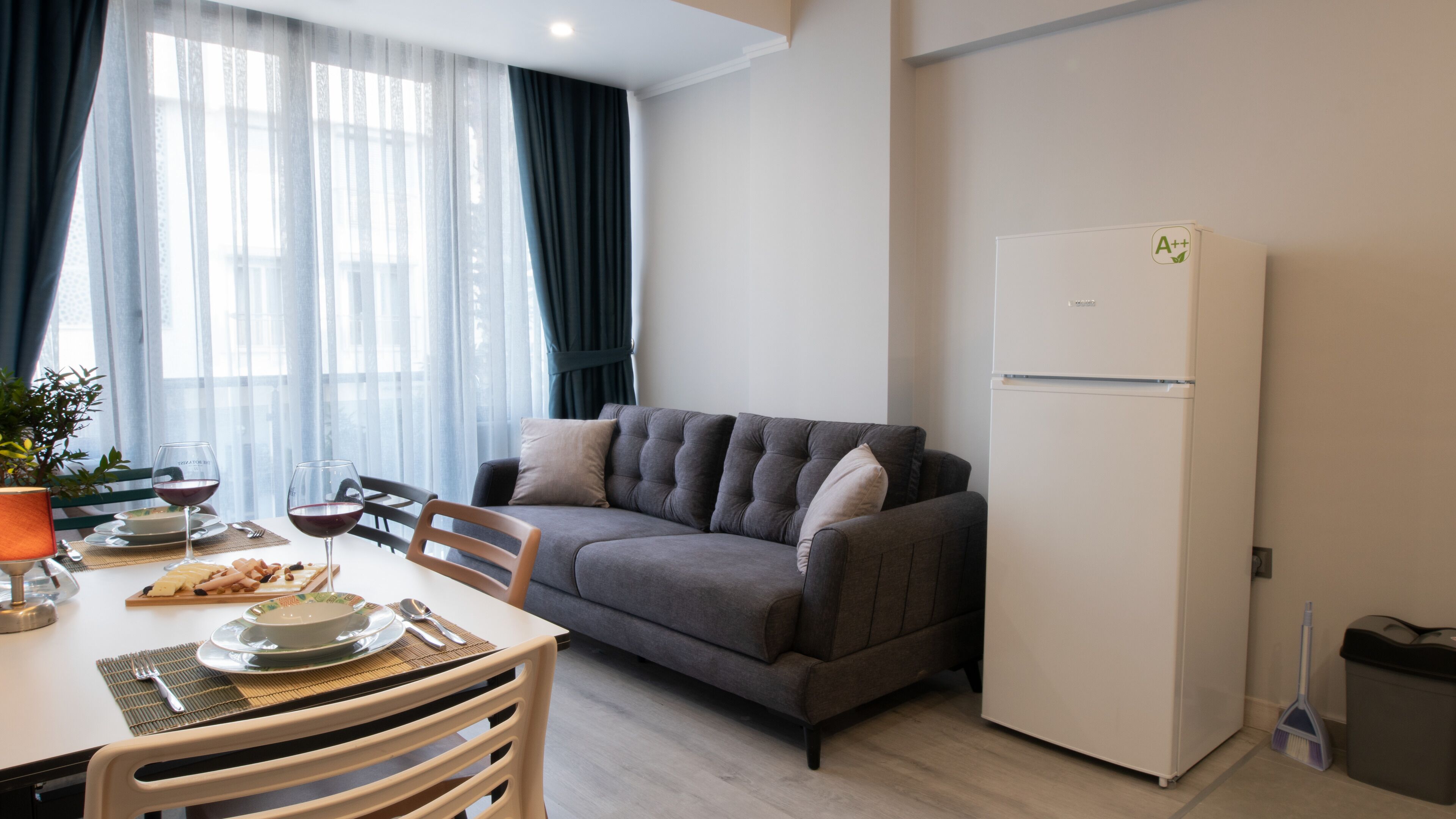 Opera Suites 0*