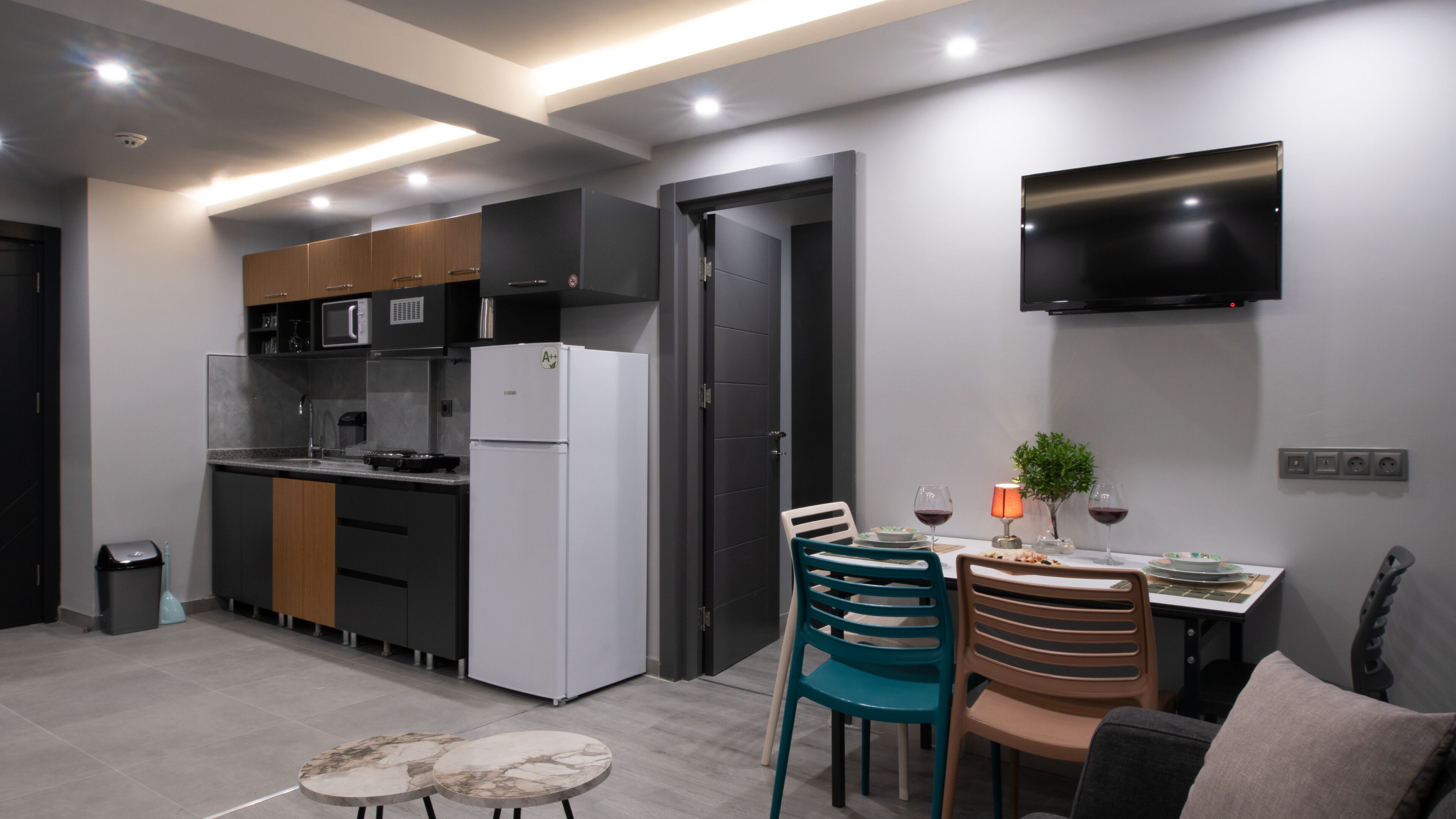 Opera Suites 0*