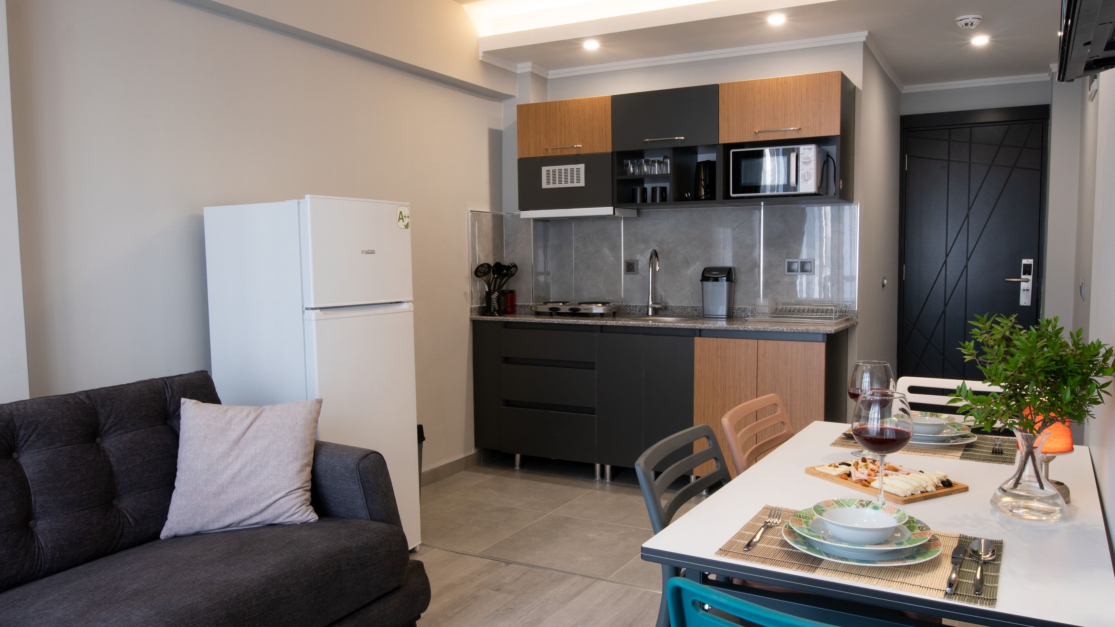 Opera Suites 0*