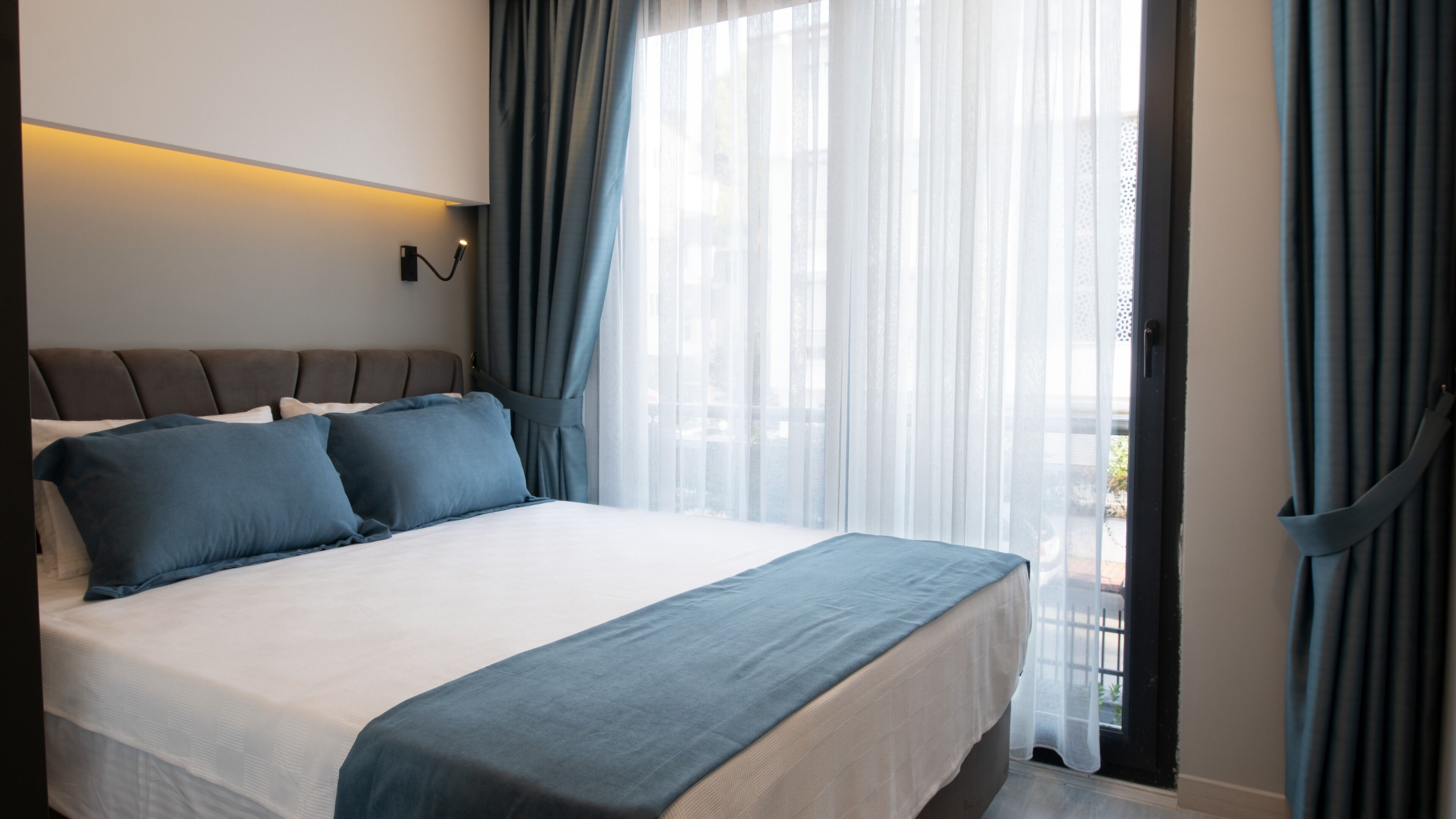 Opera Suites 0*