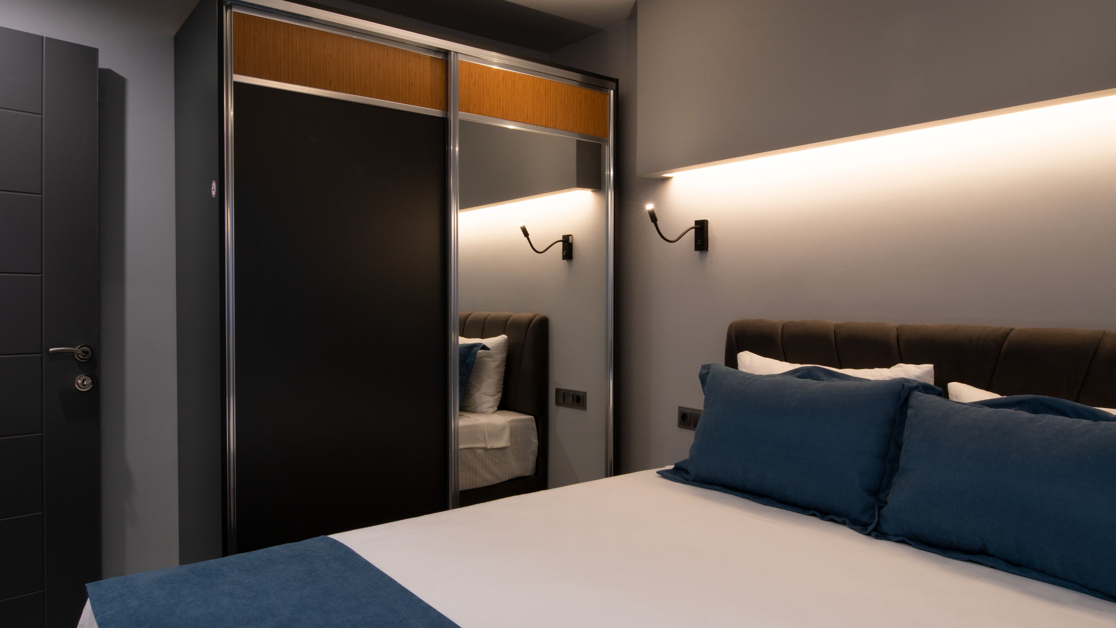 Opera Suites 0*