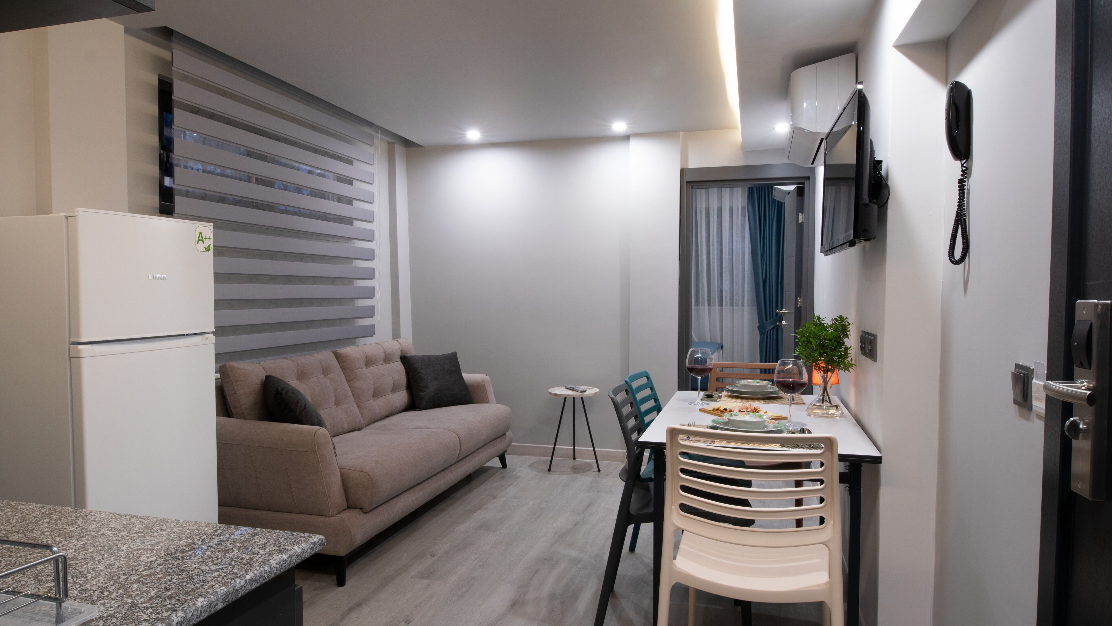 Opera Suites 0*