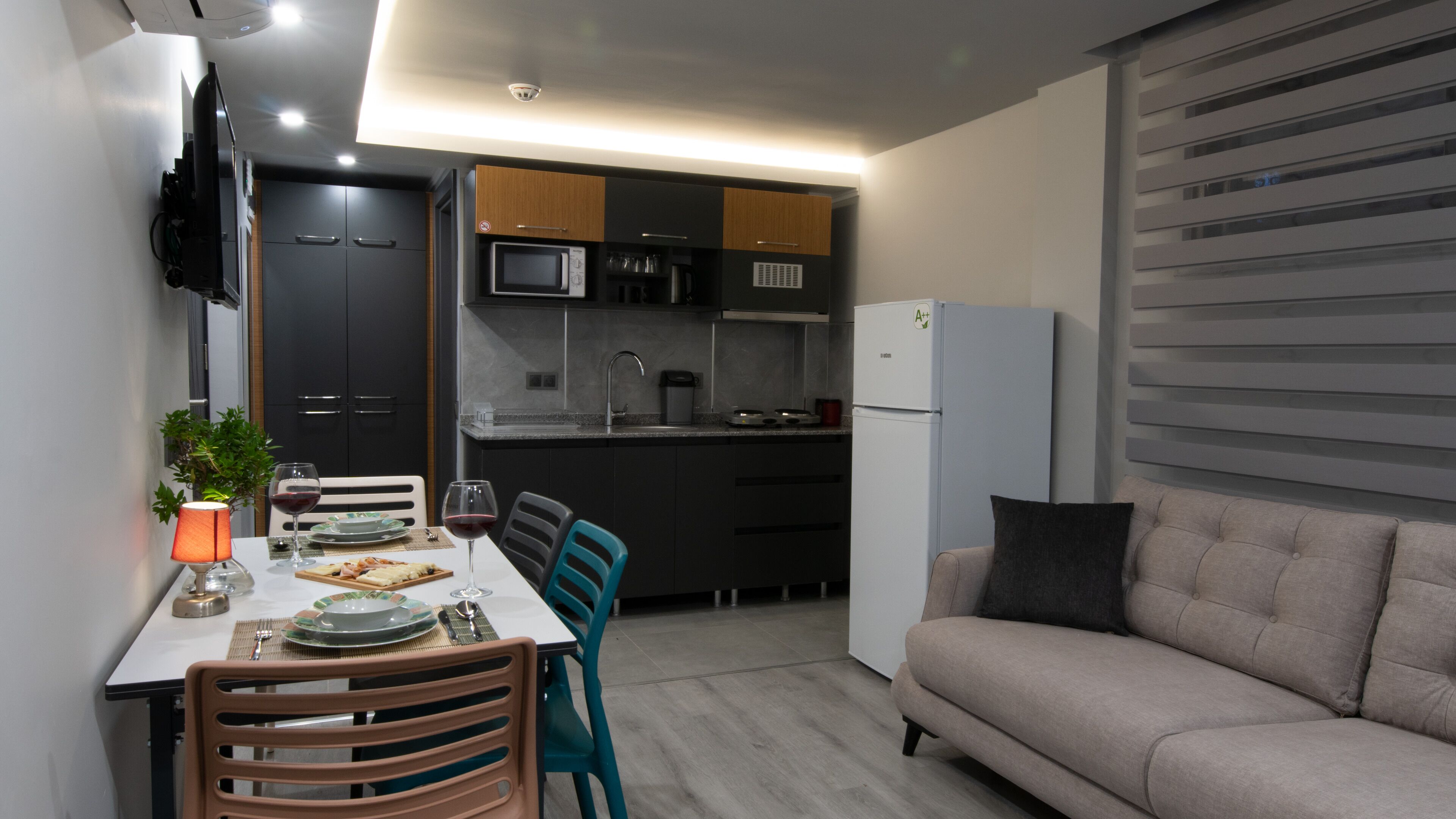 Opera Suites 0*