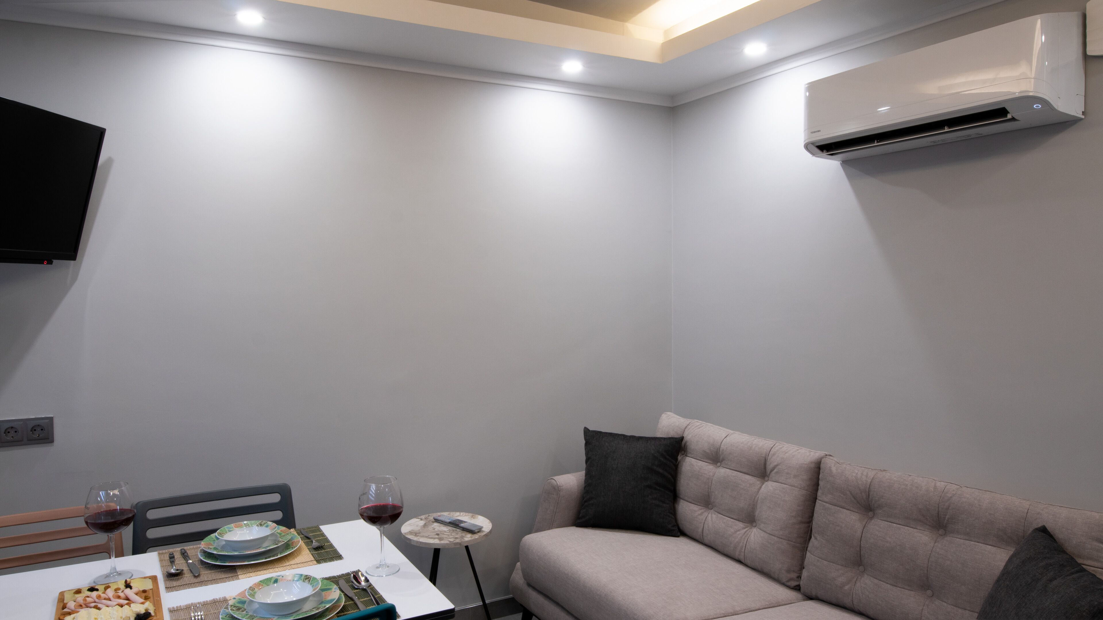Opera Suites 0*