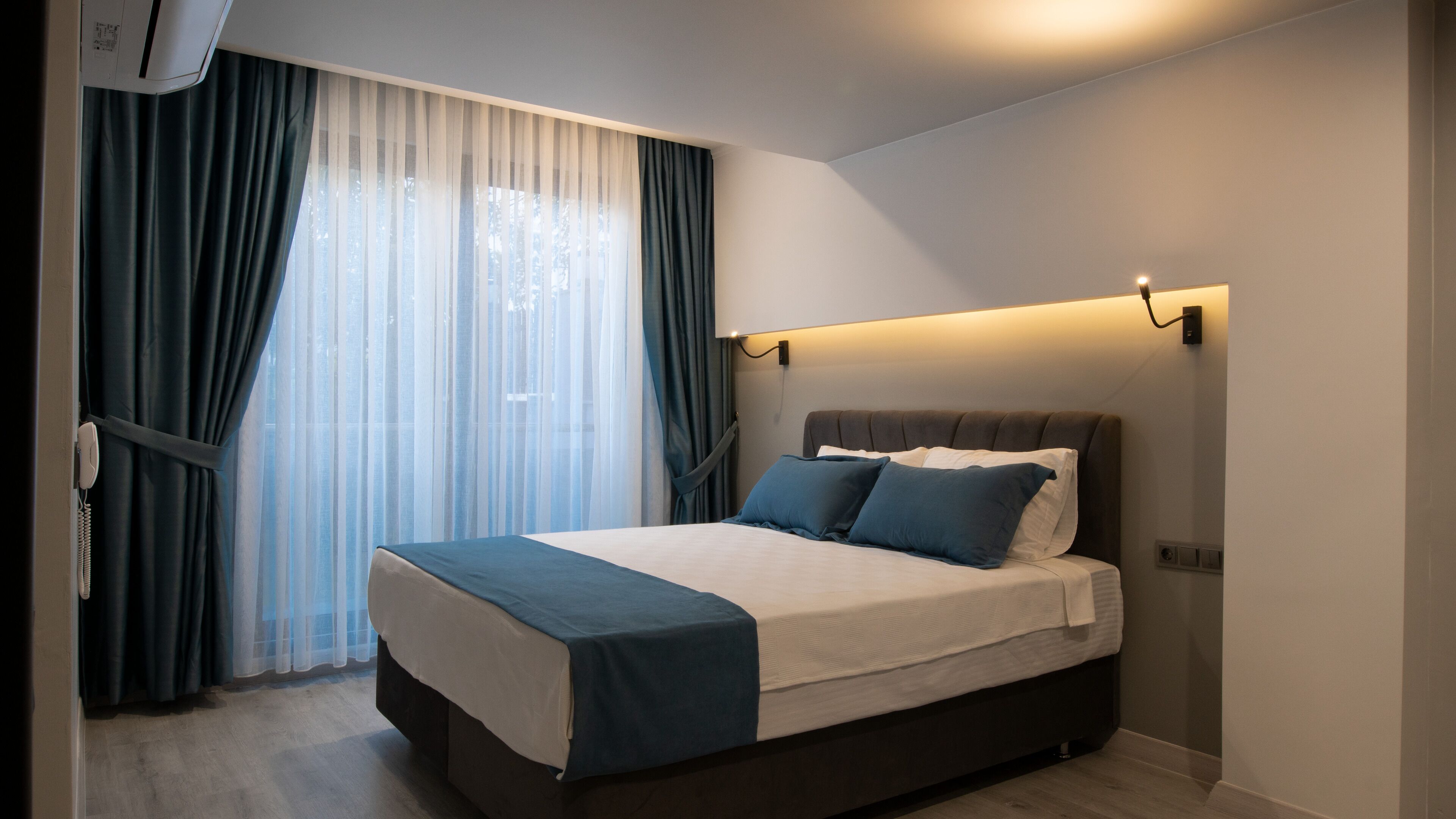 Opera Suites 0*