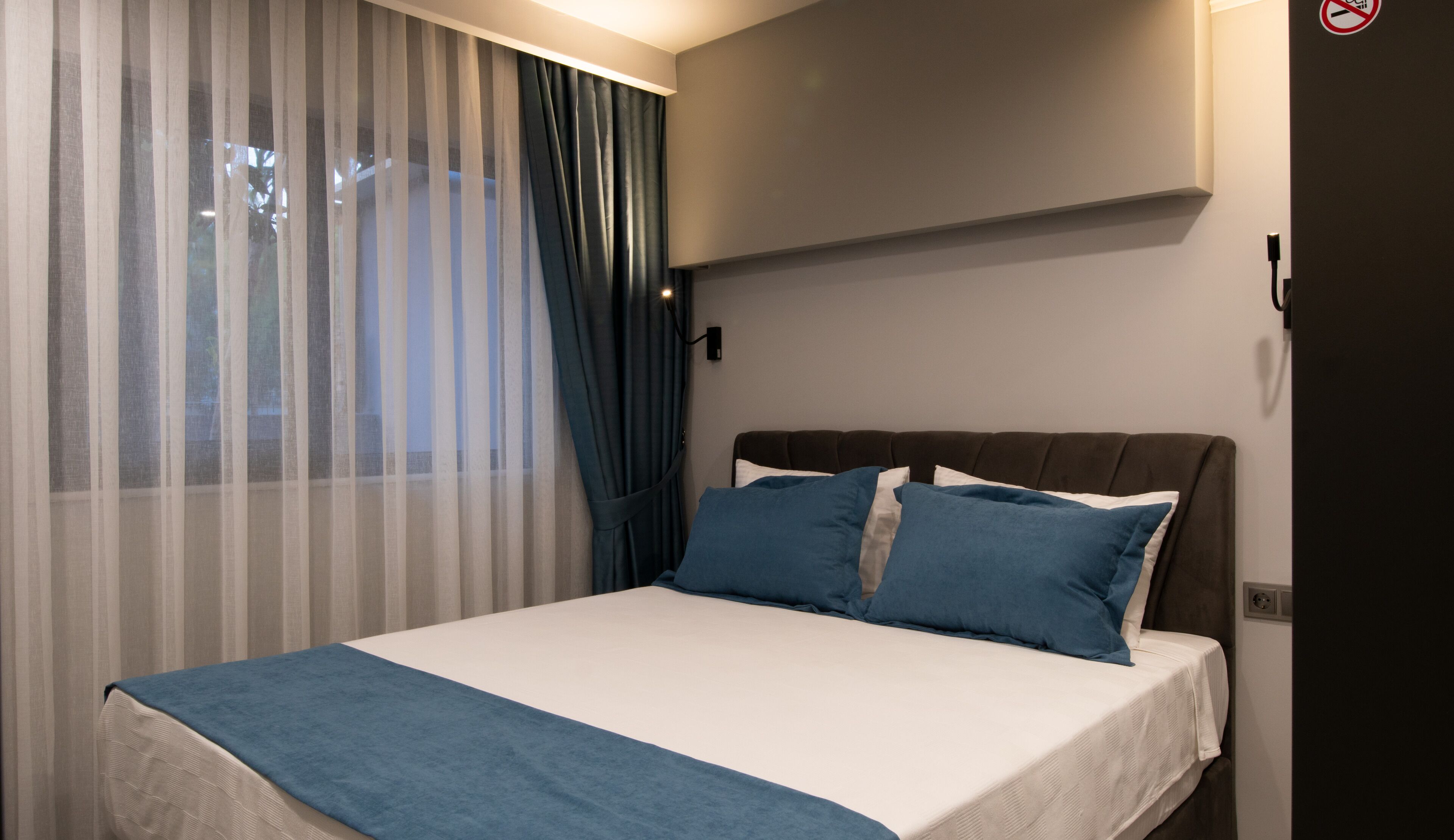 Opera Suites 0*