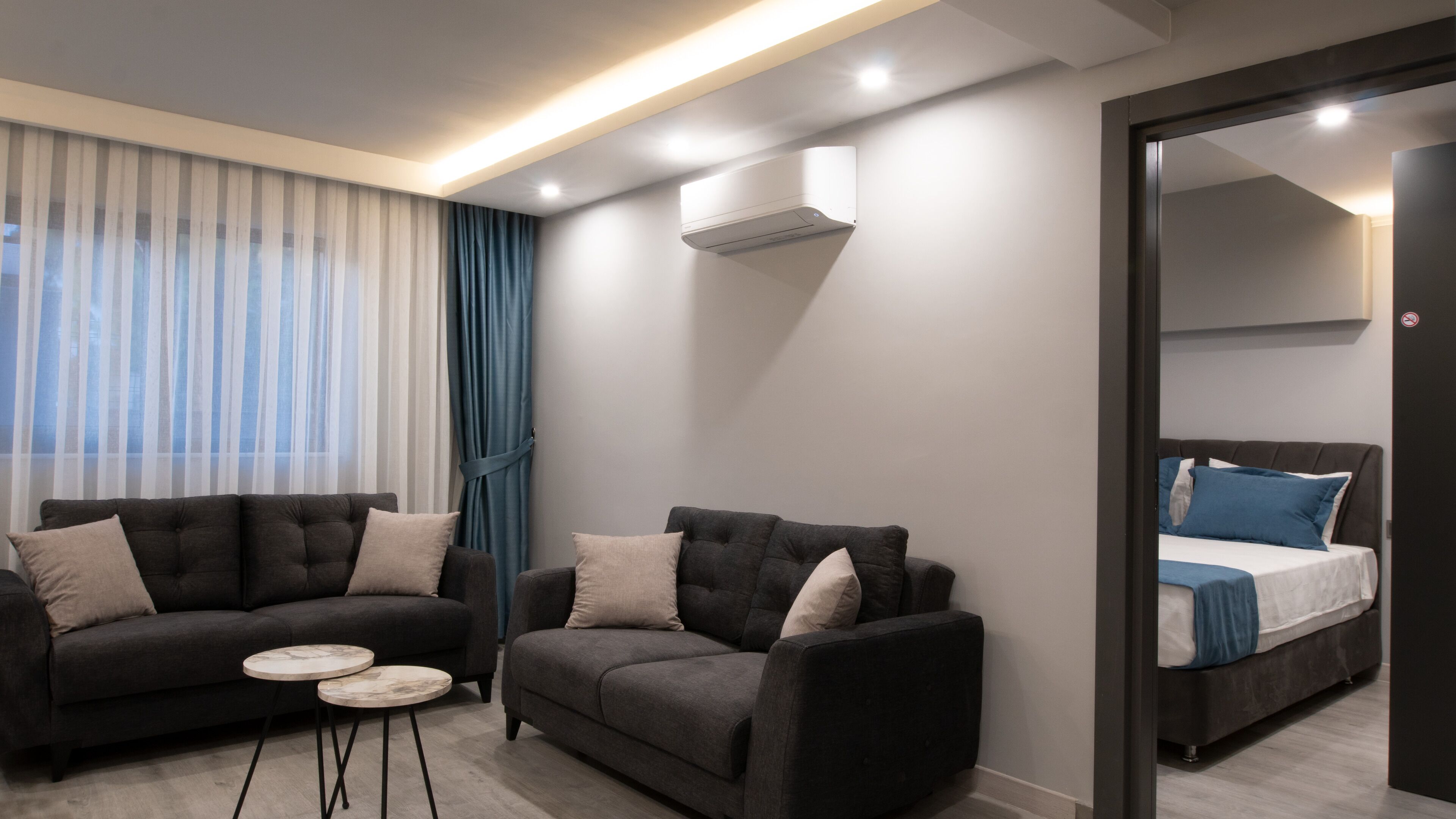 Opera Suites 0*