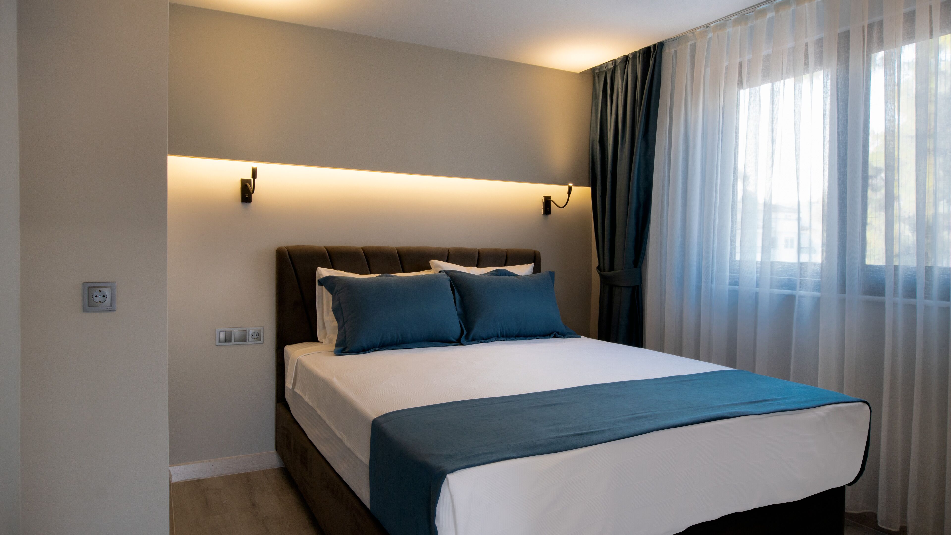Opera Suites 0*