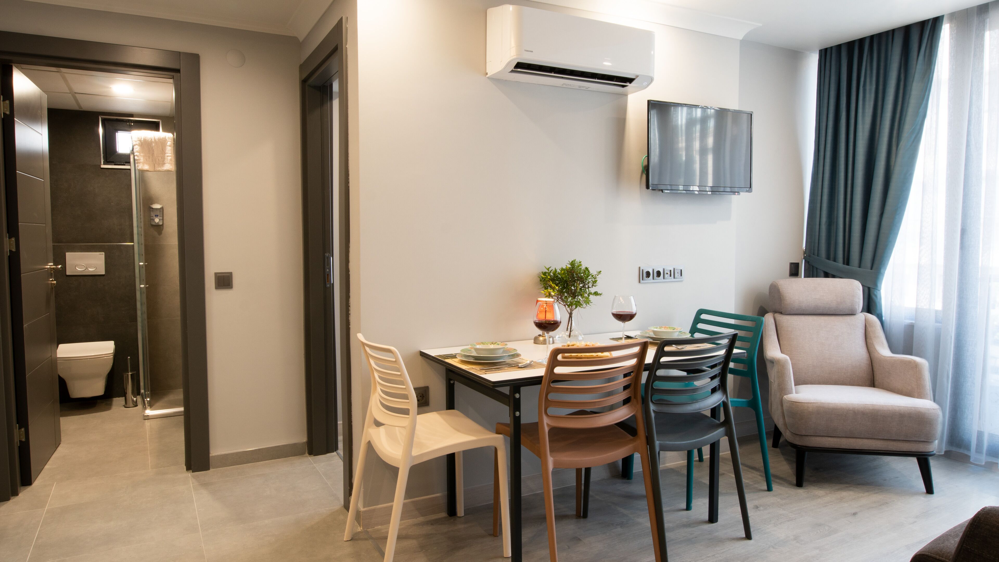Opera Suites 0*