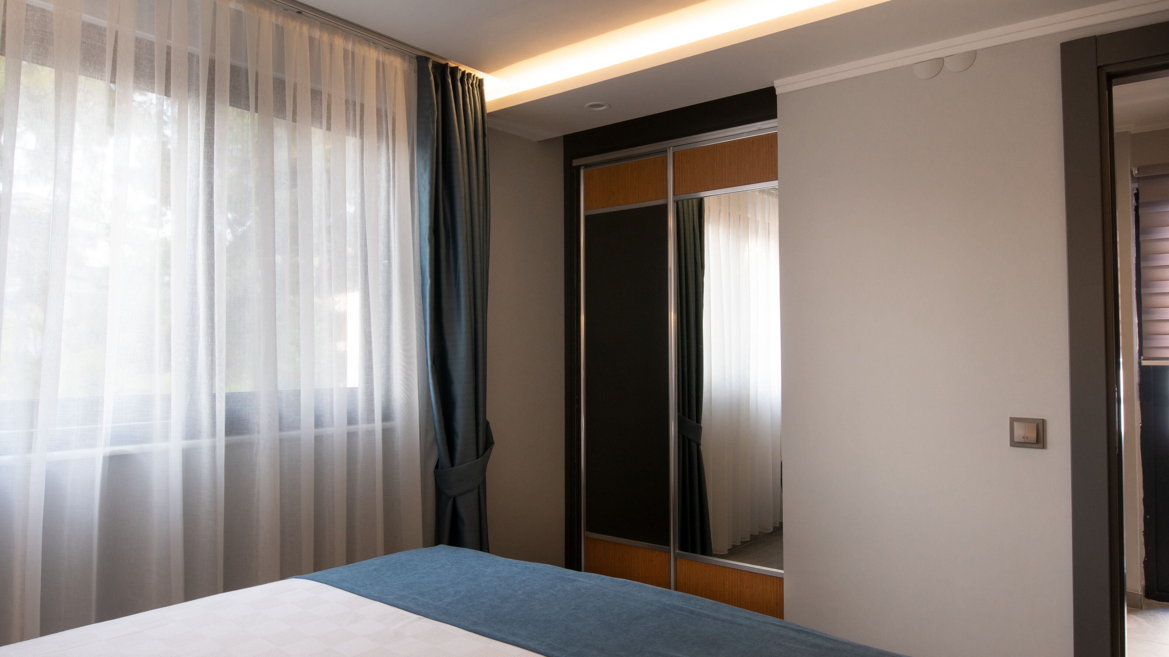 Opera Suites 0*