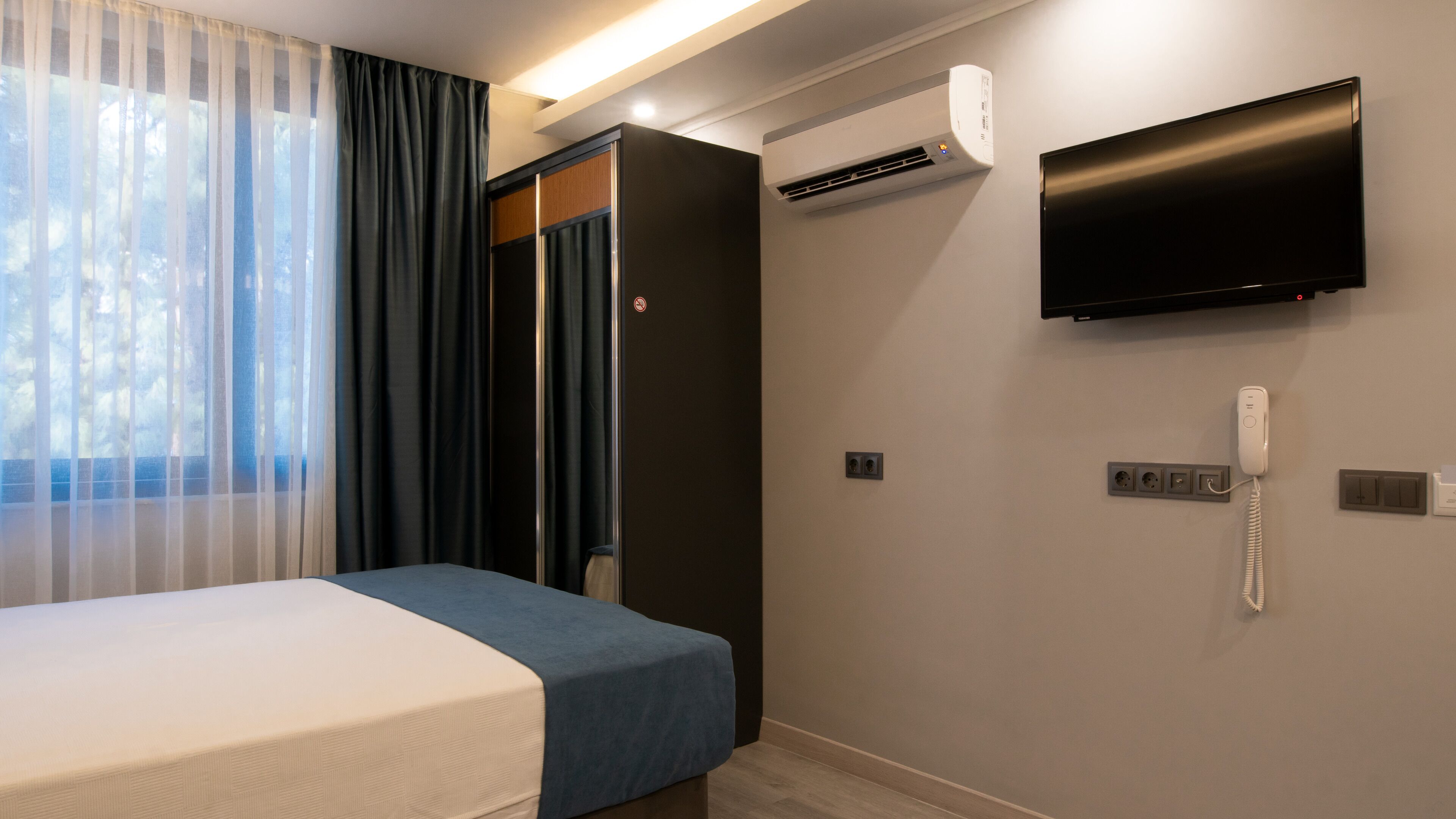 Opera Suites 0*