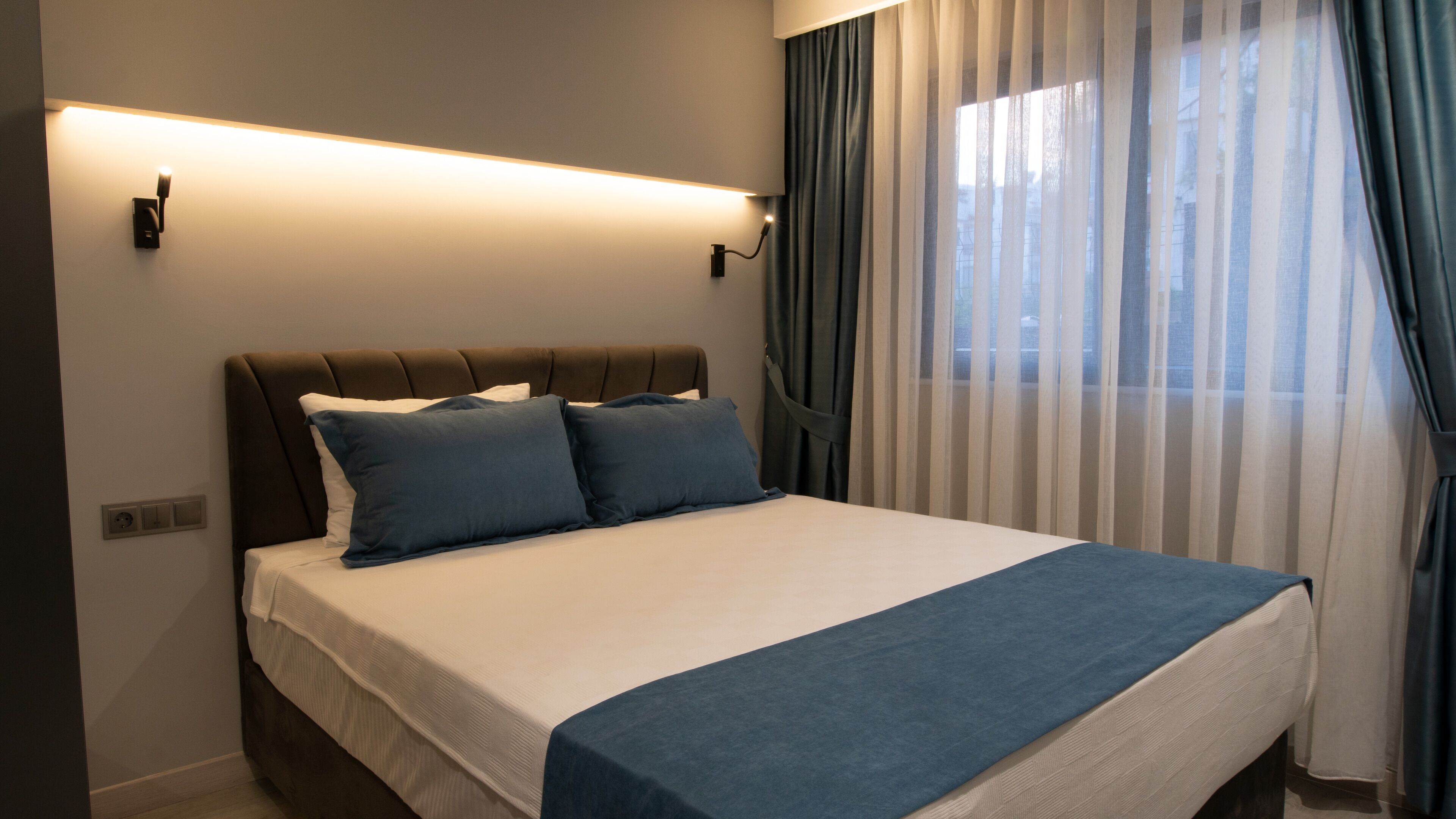 Opera Suites 0*