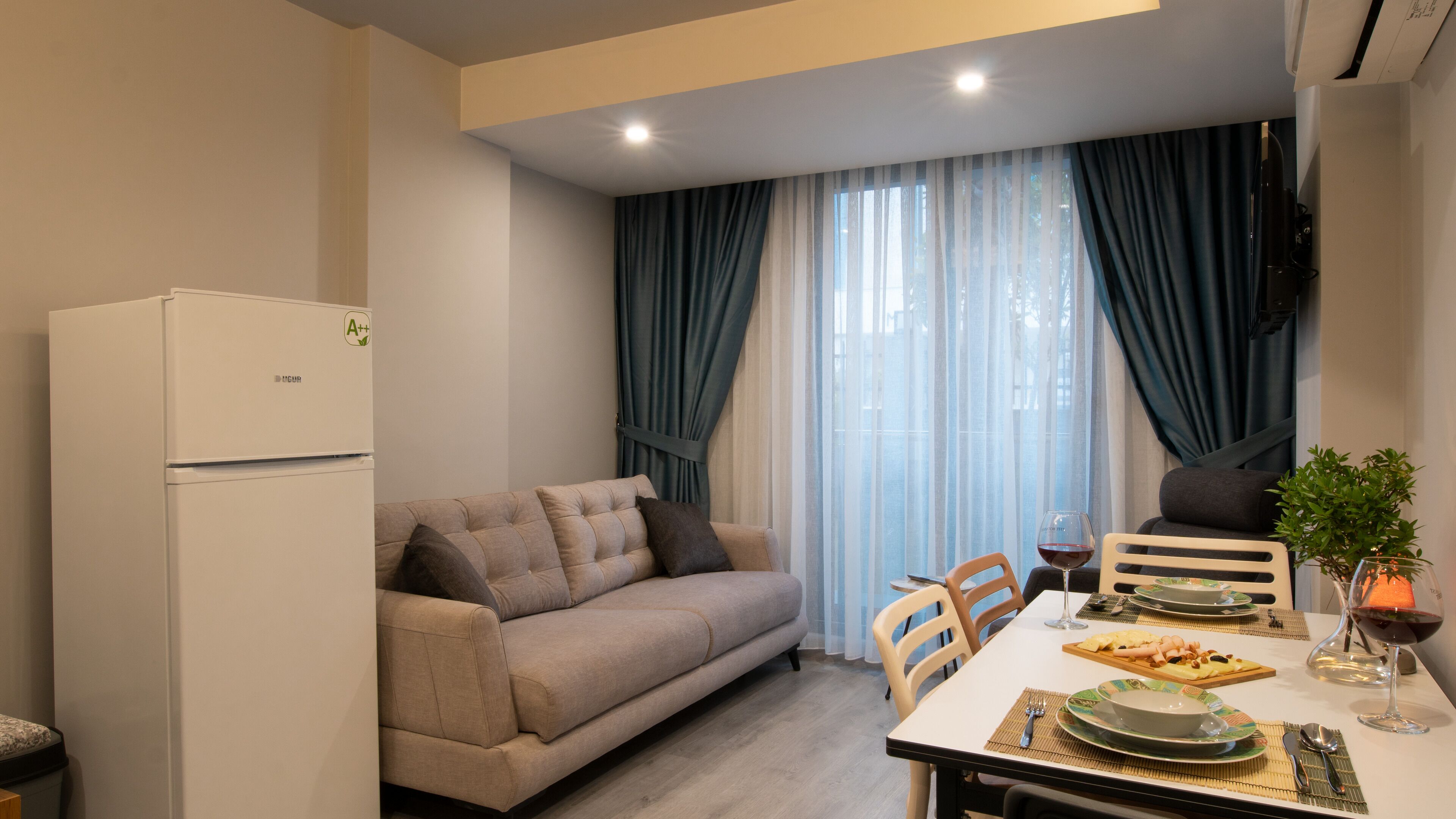 Opera Suites 0*