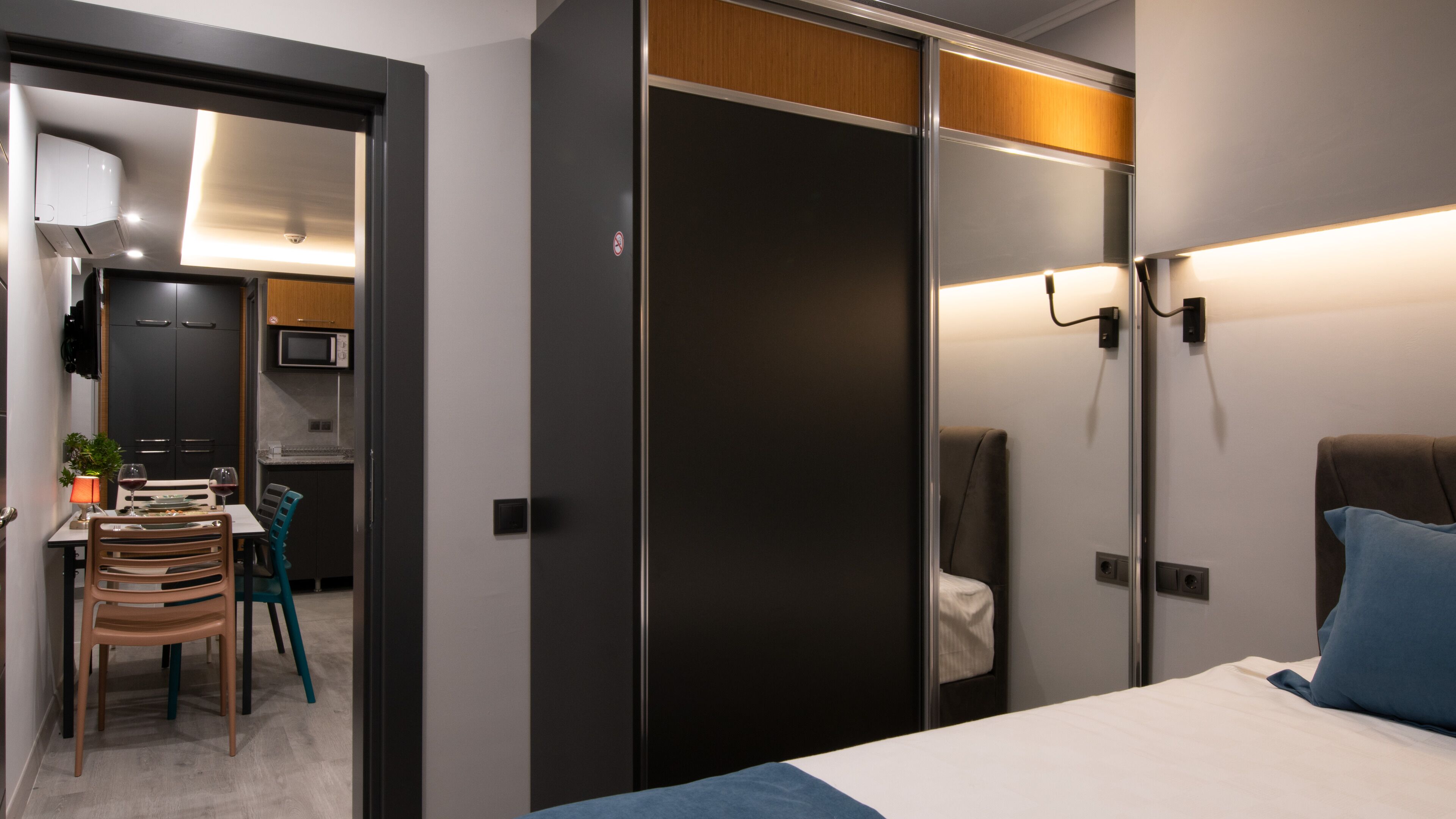 Opera Suites 0*
