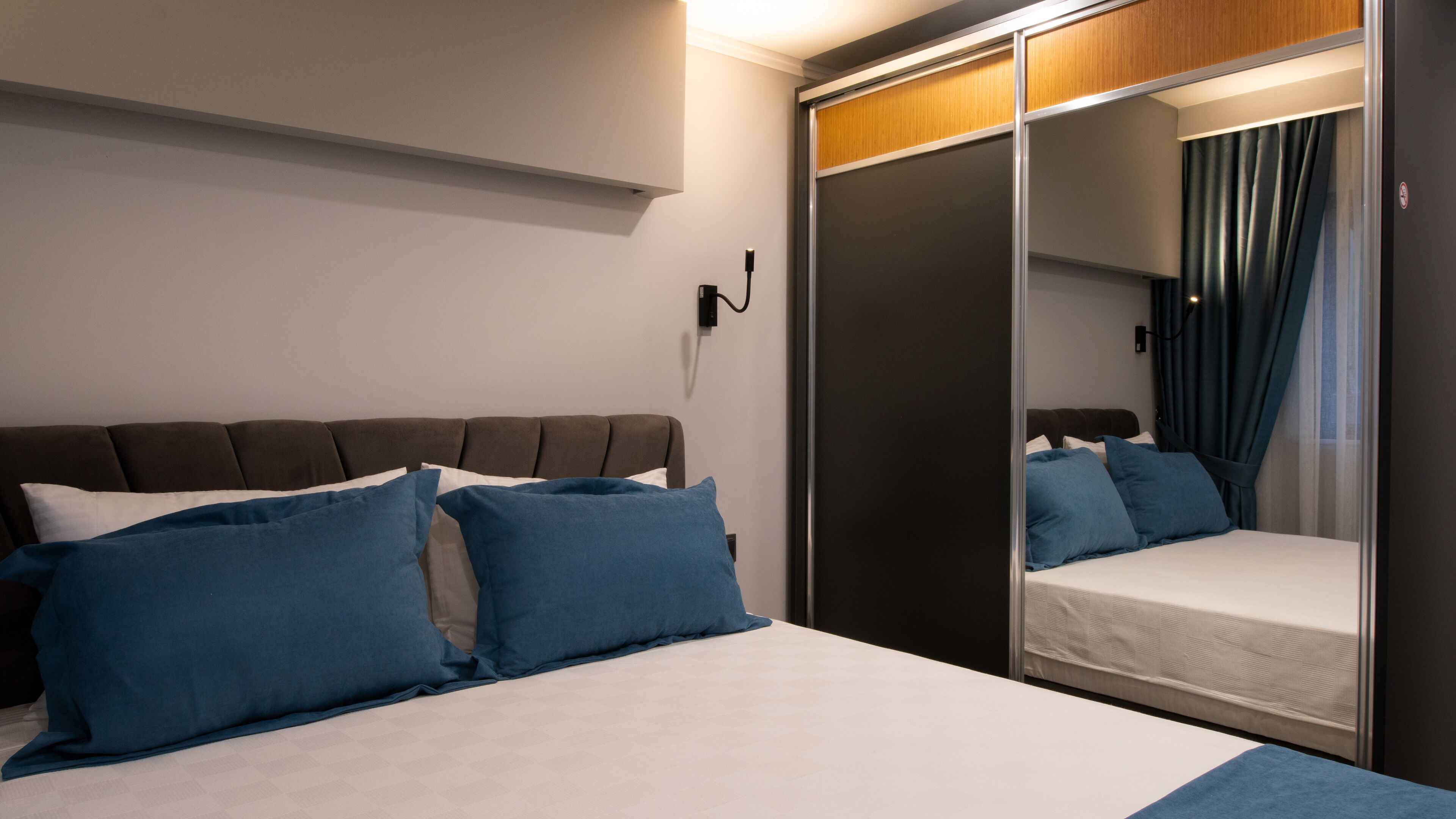 Opera Suites 0*