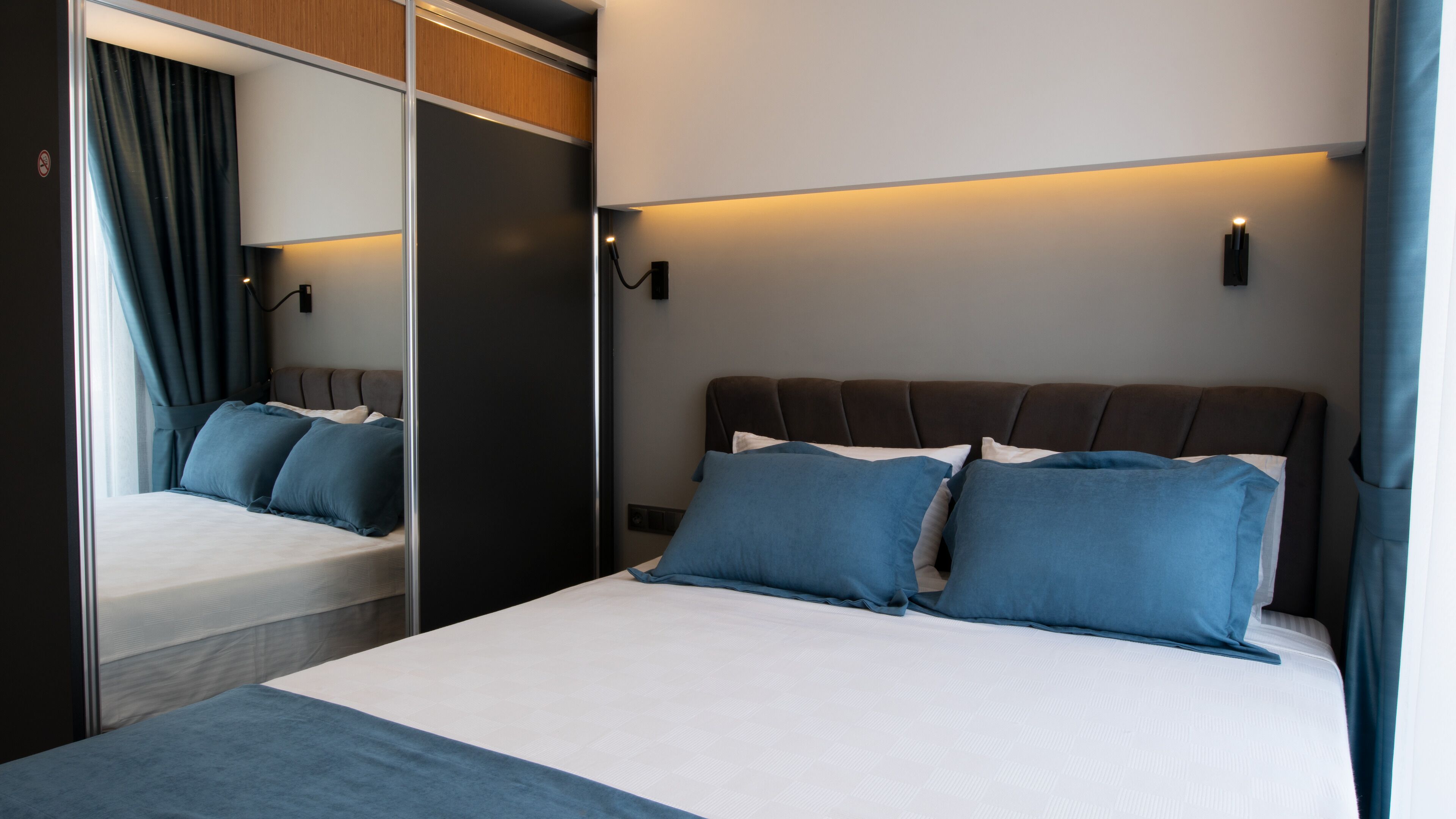 Opera Suites 0*